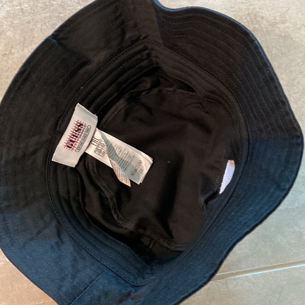 Guess hat - Picture 2 of 4